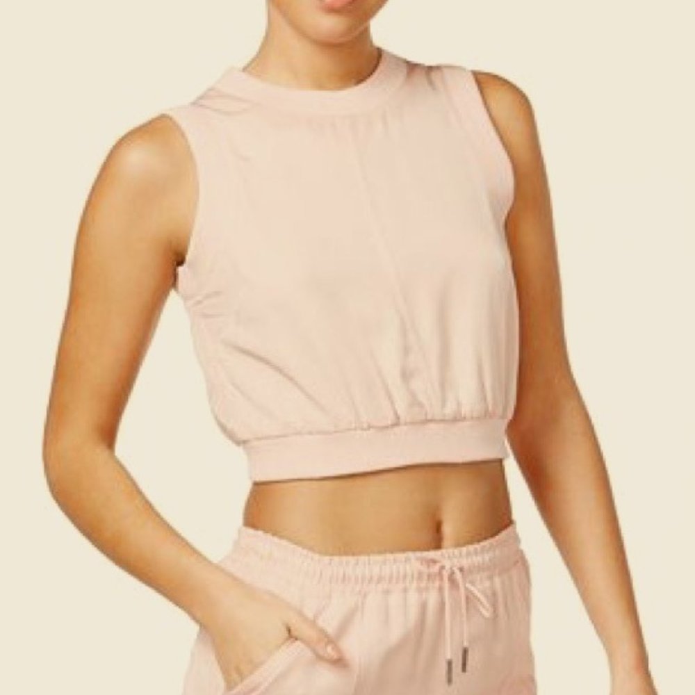 š§³MOVING SALEā” Pleated Crop Top - Picture 1 of 6